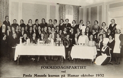 Postkort, Hamar, Paula Messel (1876–1946) fra Arendal reiste