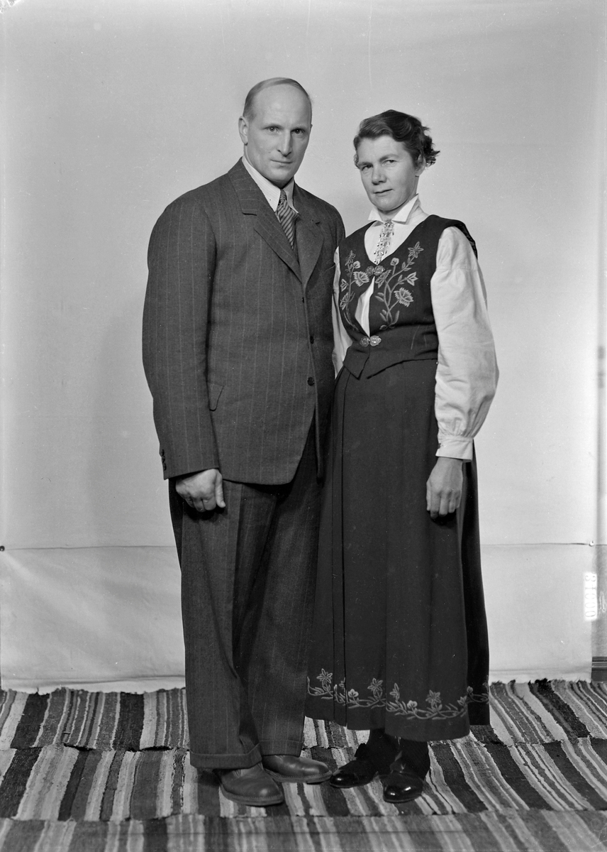 Ole Fjelldal med hustru og Åse Fjelldal med søsken