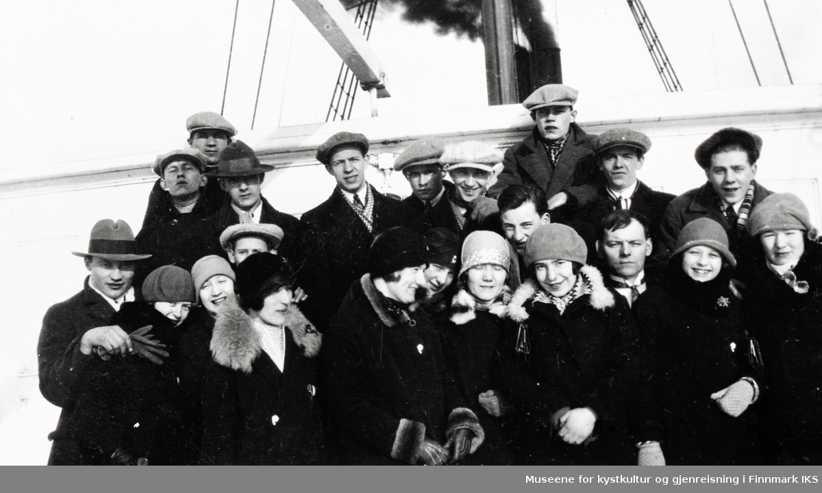 Turnerer fra Honningsvåg ombord i Hurtigruta på hjemtur fra turnstevne i Vardø. 1927.