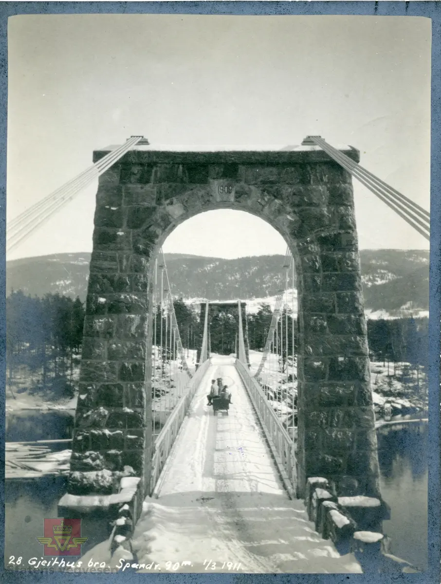 Geithus bru fra 1909 i Modum. 
Tekst på bildet: 28. Gjeithus bro. Spændv. 90 m. 1/3 1911.