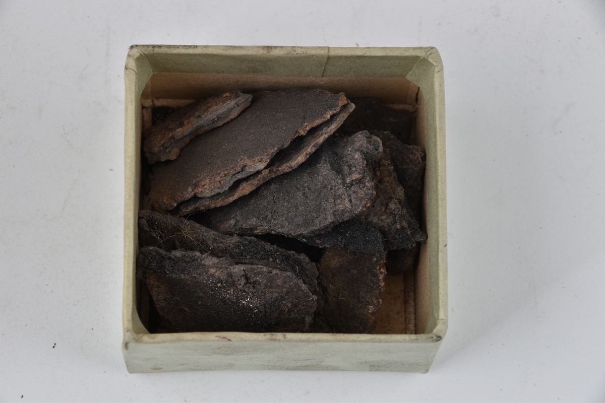 190 fragment
tunt svart gods
1 ex