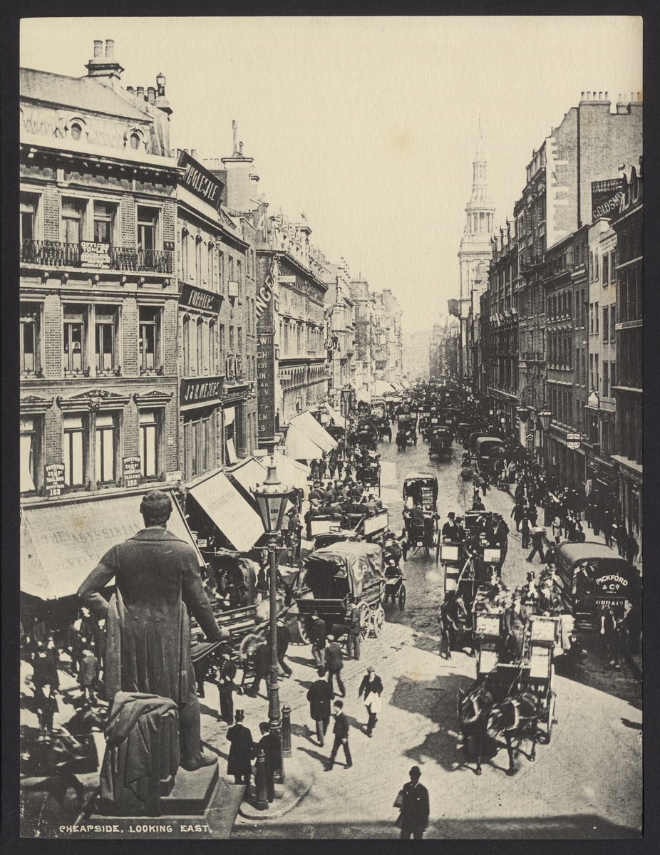 Bilden visar gatan Cheapside i London med livligt trafik av hästfordon.