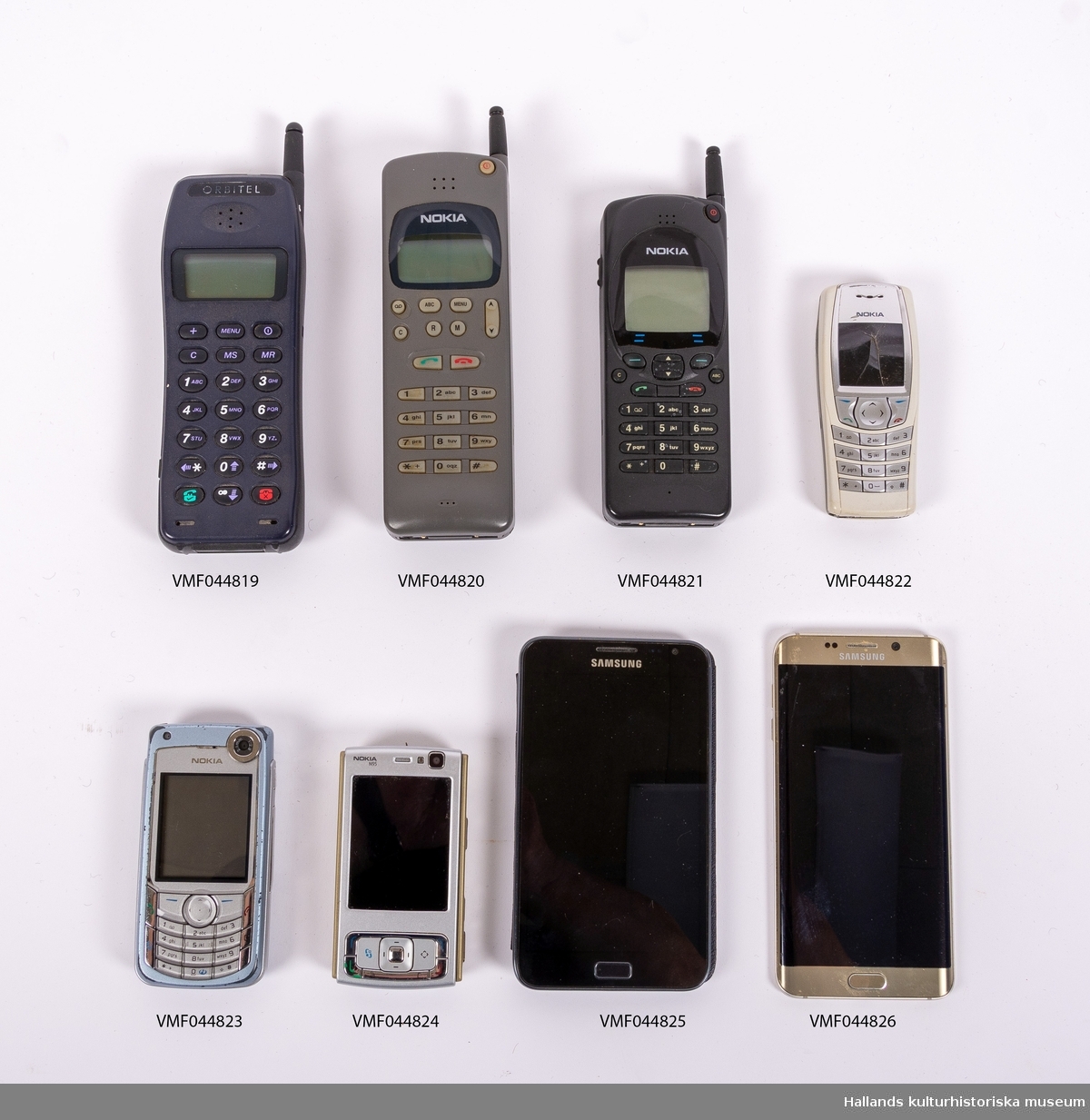 Nokia 2110 (Tillverkare: Nokia, modell: 2110) med yttre skal av svart hårdplast. På framsidan finns en digital skärm, en gummerad knappsats, högtalare, mikrofon, samt tillverkarens logotyp "Nokia" ovanför skärmen. Telefonen har en utfällbar pinnformad antenn. Telefonens baksida utgörs till ungefär 2/3 av ett avtagbart batteri. Ovanför batteriet en lucka för telefonkort (simkort) samt tillverkarens logotyp. Telefonkortet sitter kvar under luckan. På telefonens undersida en kontakt under lucka