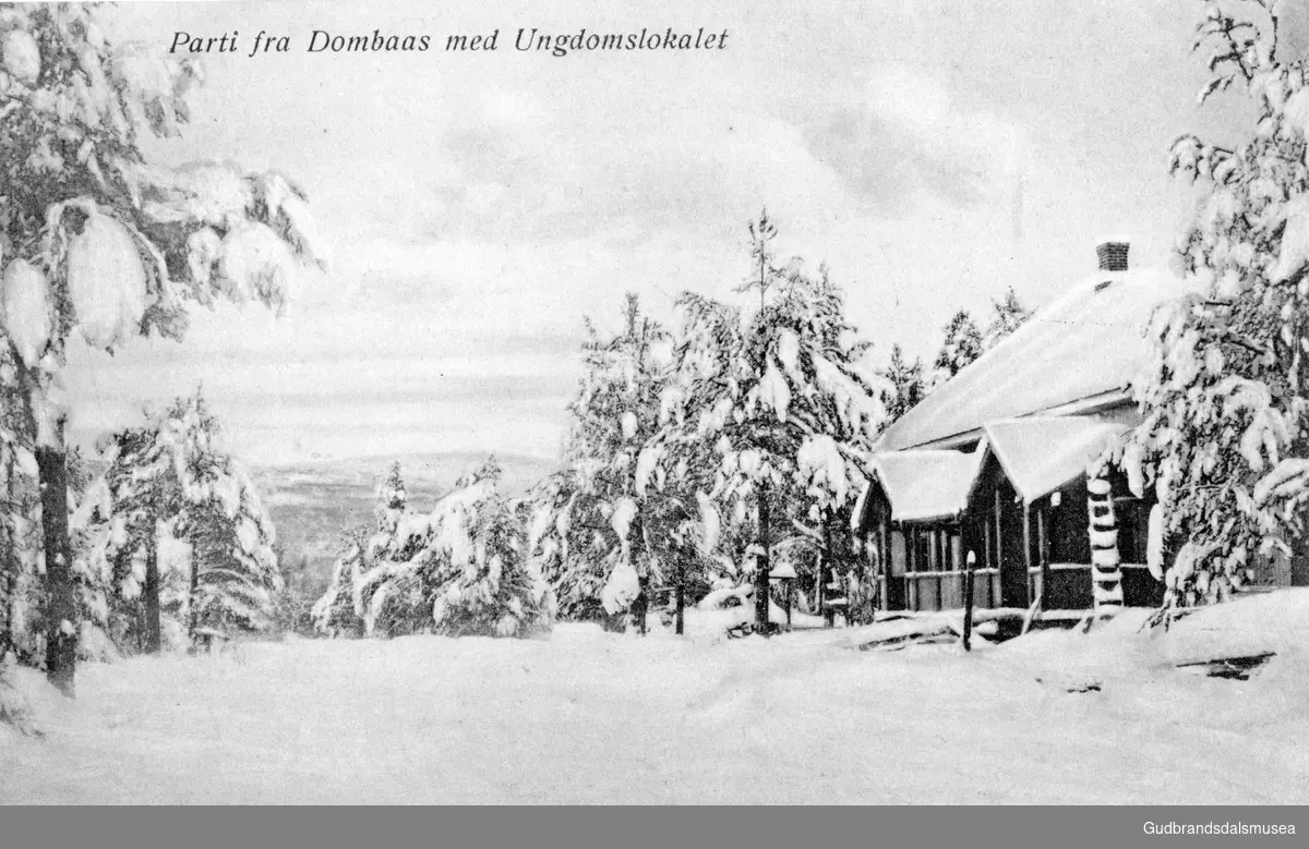 Vinterbilde med ungdomslokalet Dombvang på Dombås.