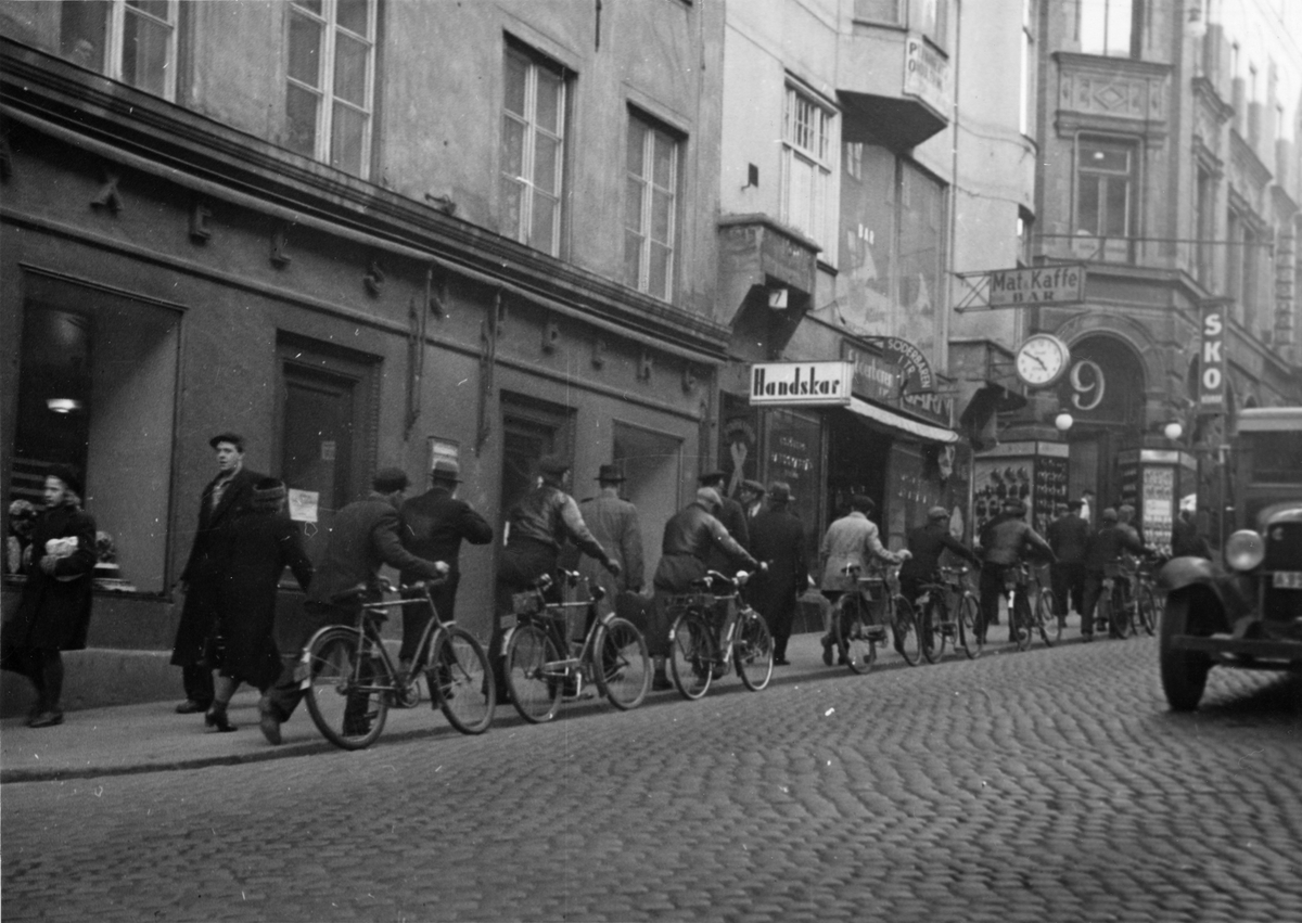 Cyklister på Götgatan i Stockholm. Bild från Optimus arkiv.
