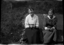 Søstrene Walborg og Birgit Piene