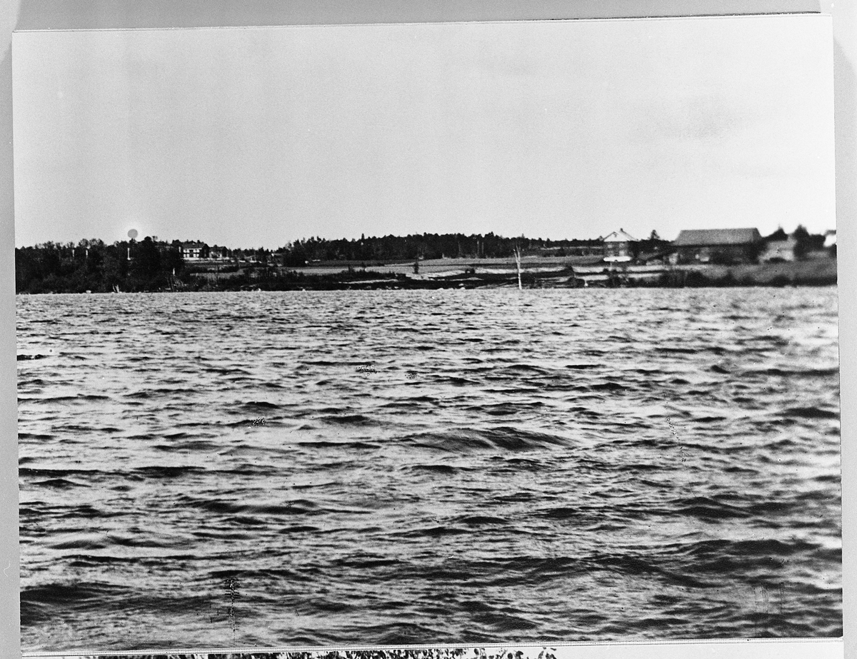 Einafjorden i Vestre Toten, 7/6-1908. Til venstre i bildet er Skinderviken gård.