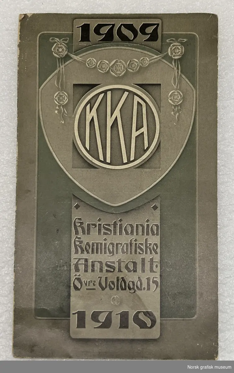 1909
KKA
Kristiania kemigrafiske anstalt
Övre Voldgd. 15
1910

Centraltrykkeriet Kristiania