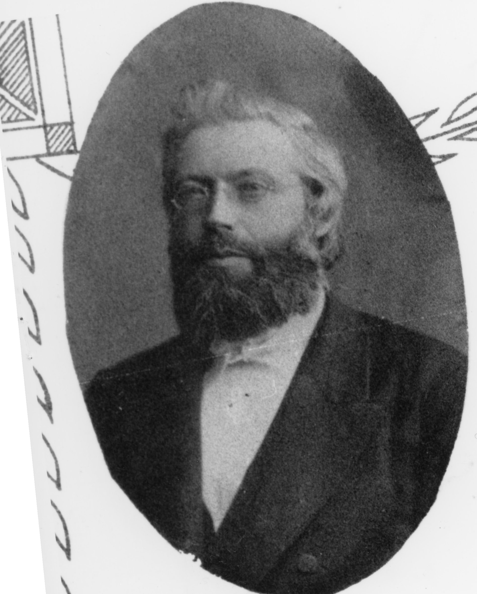 Fotokort, Sogneprestene til Hitteren med bilder av Fillan kirke ...