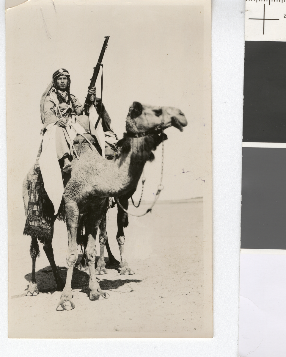 Kong Feisals ørkenpoliti. Fotografi tatt/ samlet i forbindelse med Elisabeth Meyers bok; En Kvinnes Ferd til Persia.