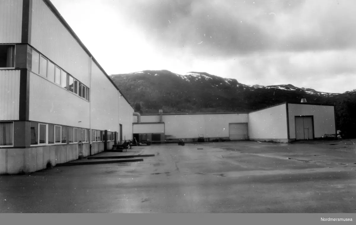 Halsa industrier. Bildet er fra avisa Tidens Krav sitt arkiv i tidsrommet 1970-1994. Nå i Nordmøre museums fotosamling.