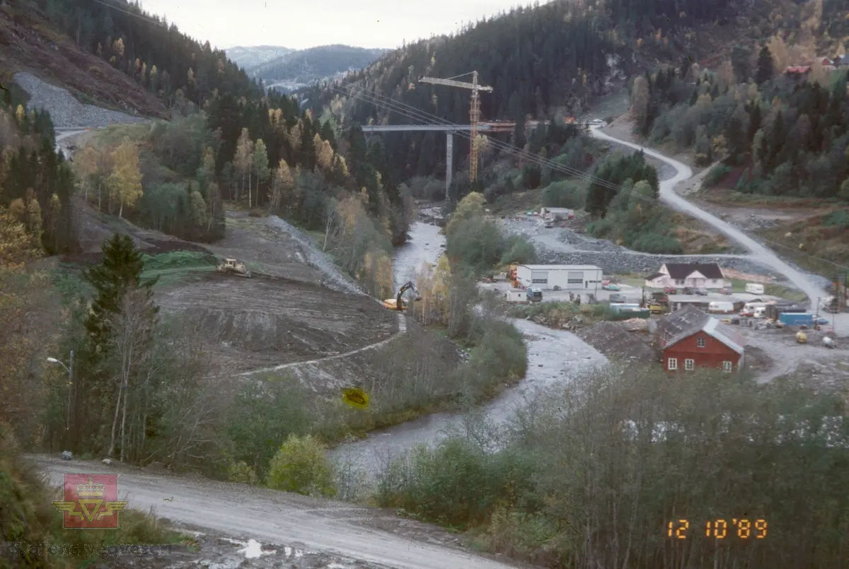 Ny E-6 Øst. Hommelvikbrua (Homla bru) over elva Humla er under bygging.