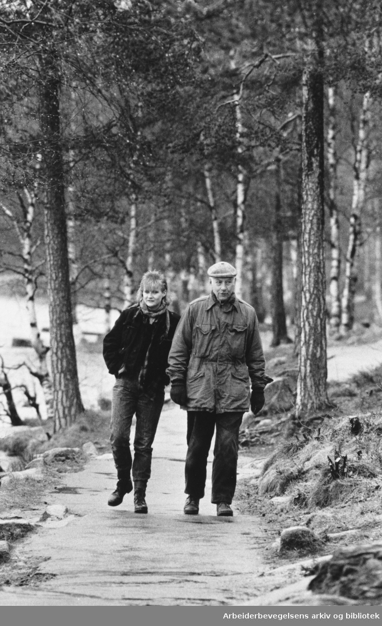 Marit Nyborg i Natur og Ungdom og Nils Borckrevink, medlem av Naturvernforbundet siden 1946, feirer 75-års jubileum for Naturnvernforbundet.