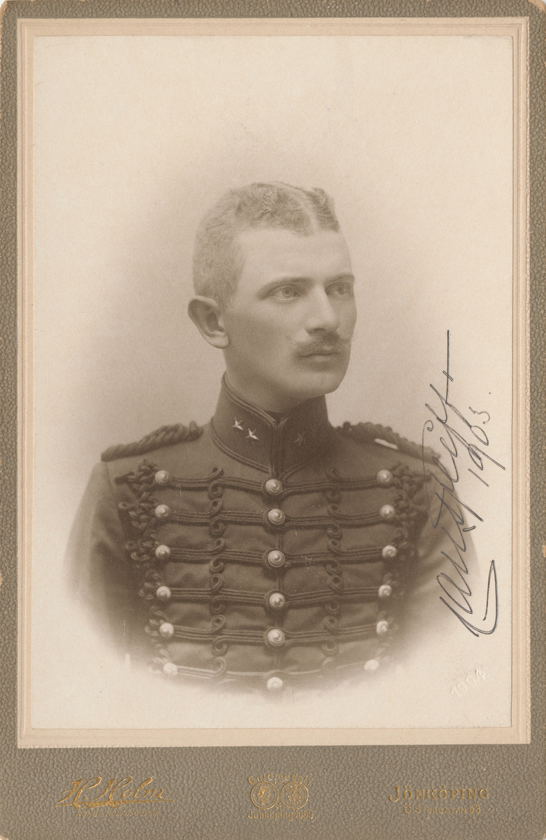 Porträtt av Carl Pfeiff, löjtnant vid Smålands artilleriregemente.