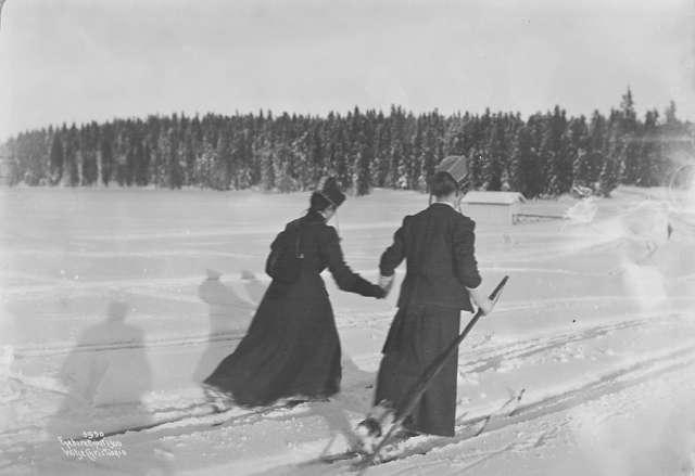 Prot: Vinter Skiløpere en hjelpende haand 26/2 1906