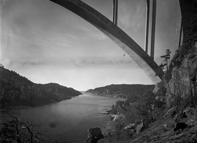 Prot: Svinesundbroen fra fjorden
