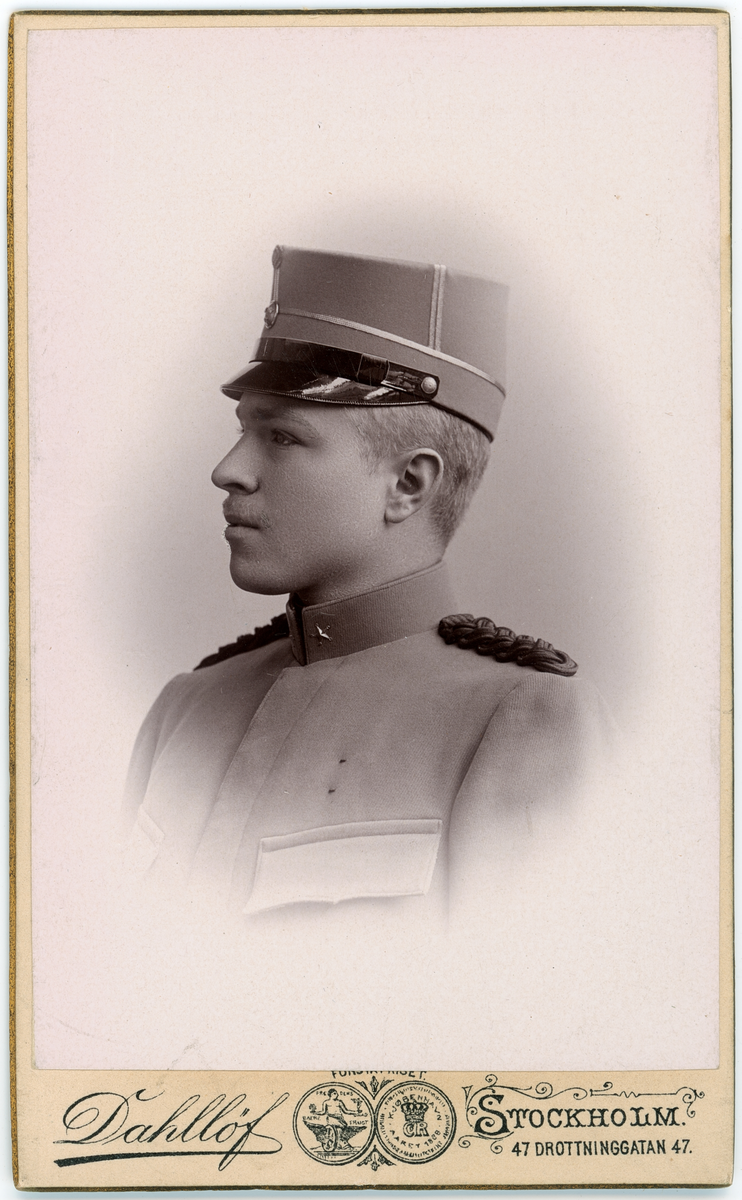Visitkortsfotografi - Carl Nyström i uniform, Stockholm 1895