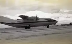 Antonov An-12B fra Aeroflot. Kjennetegn: CCCP/SSSR 11527. Fø