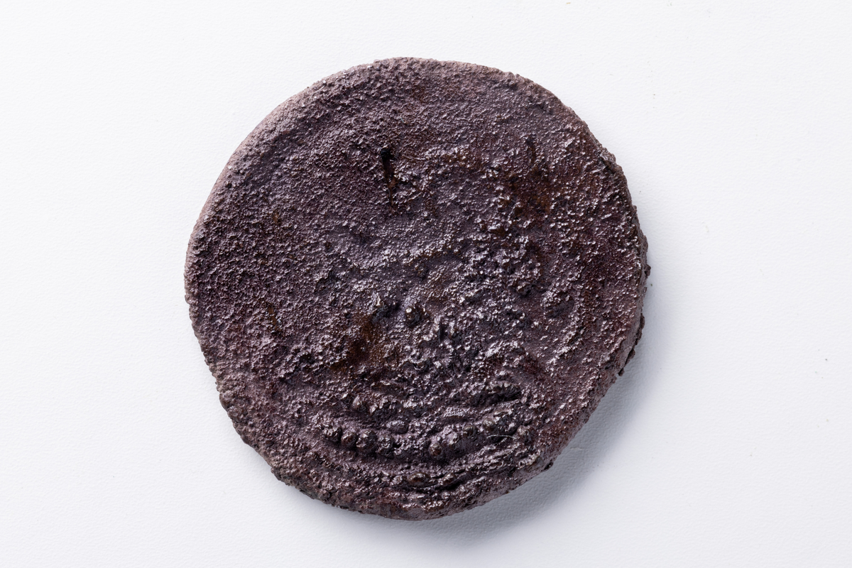 Ett medeltida silvermynt, oidentifierat men kan möjligen vara från Birger Magnussons regeringstid 1290-1318.
