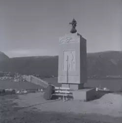 Monument hos "Tromsø Maritime skole"