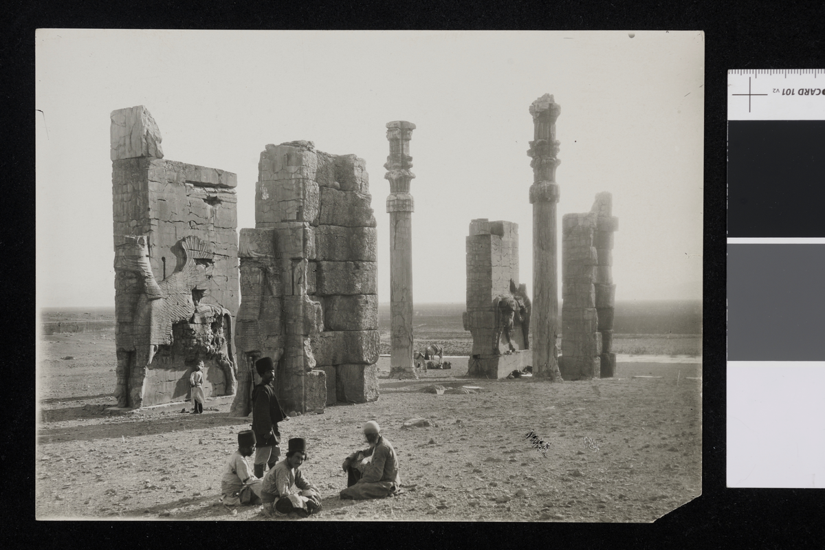 Ruiner i Persepolis, Iran. Fotografi tatt av/ samlet inn av Elisabeth Meyer fra reise til Iran 1929.