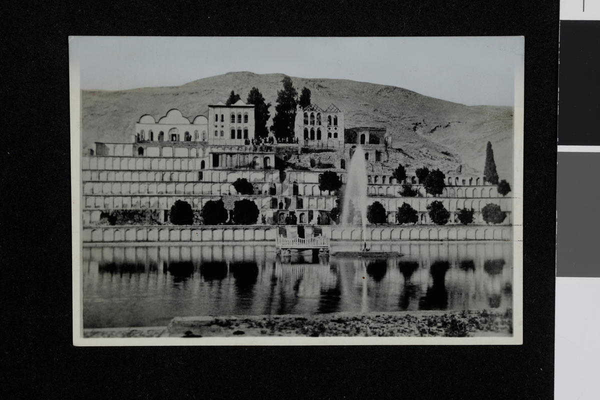 Bagh-i-Takht. Fotografi tatt av/ samlet inn av Elisabeth Meyer fra reise til Iran 1929.
