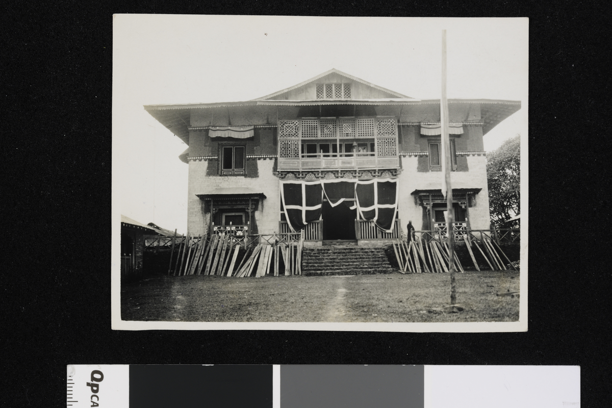 Pemayagtse Klosteret i Sikkim. Fotografi tatt i forbindelse med Elisabeth Meyers reise til India 1932-33.