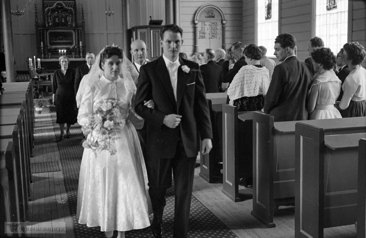 «Bryllupet til Lars 25.04.1959».bruden Oddny Marøy (fra Harøya).brudgom Lars Bjordal