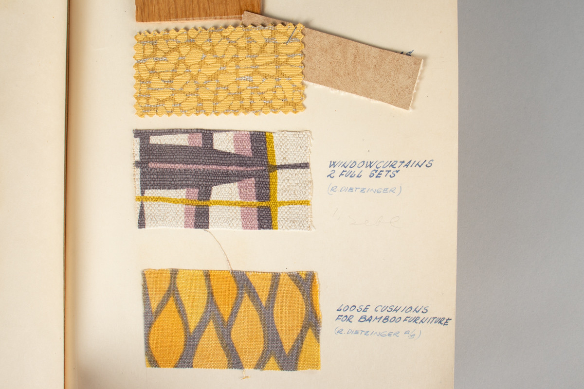 Ringperm trukket i tøy, fylt med materialprøver fra interiøret ombord hurtigruteskipet MS Finnmarken (1956) Tapetprøver, stoltrekk,  gardiner, trepanel osv.