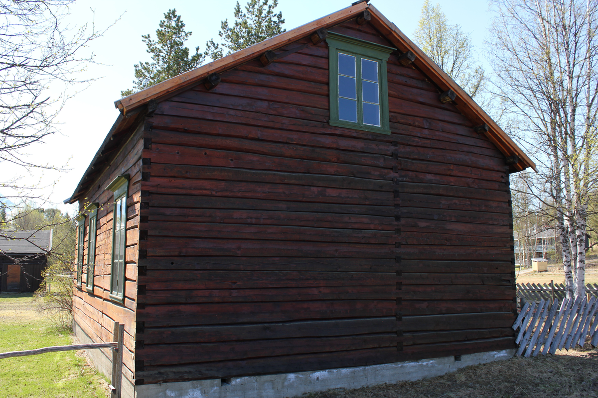 Skolestua fra Rognmoen er et typisk eksempel på de mange landsens skolestuer som ble bygget i Norge rundt århundreskiftet. Skolen var for det meste todelt. Elevene gikk tre år i småskolen og fire år i storskolen.