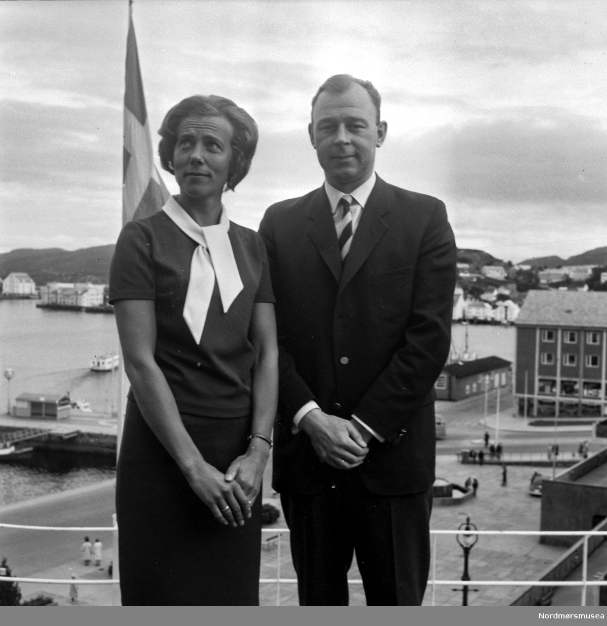 Påført tekst negativholder: "Direktør med frue (Fosna)." Foto dateres til august 1966. Fra Romsdalspostens arkiv.