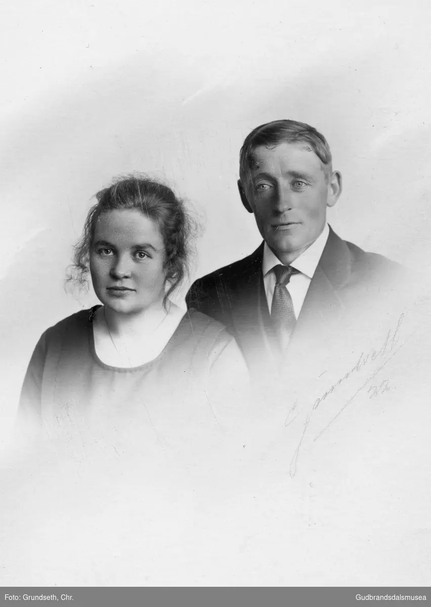 Brudeparet Marit Synstnes (f. Kvåle 1901) og Sigurd Synstnes (f. 1892)