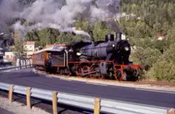 Damplokomotiv 24b nr. 236 med veterantog ved Uvdalselva bru 