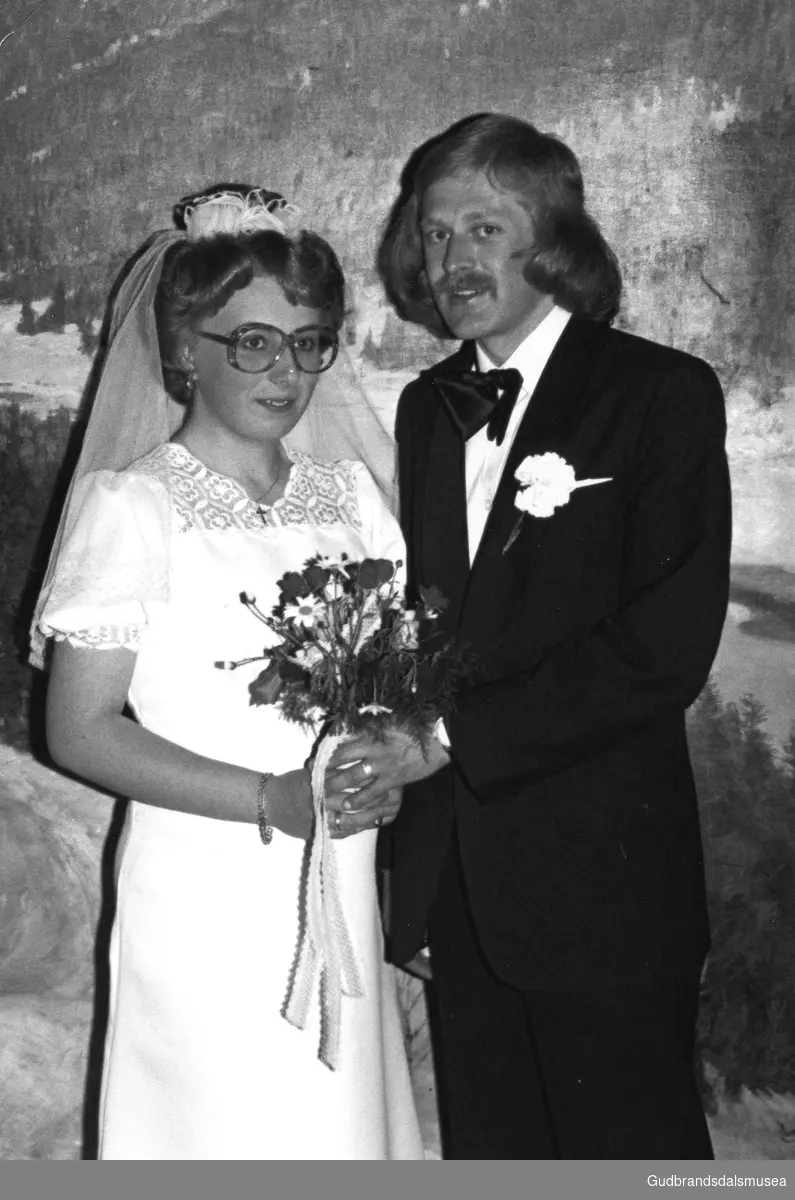 Brudeparet Åse Skamsar (f. Fallingen 1957) og Hans Skamsar (f. 1951)