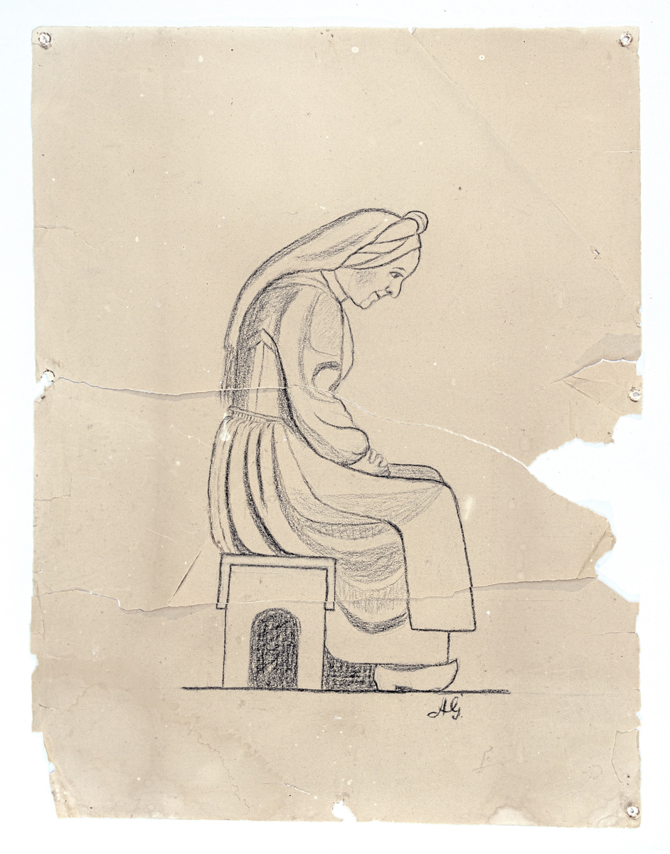Kvinne i folkedrakt som sit på ein skammel, bøyer hovudet. Ser ut som ei skisse til skulpturen Andakt. 