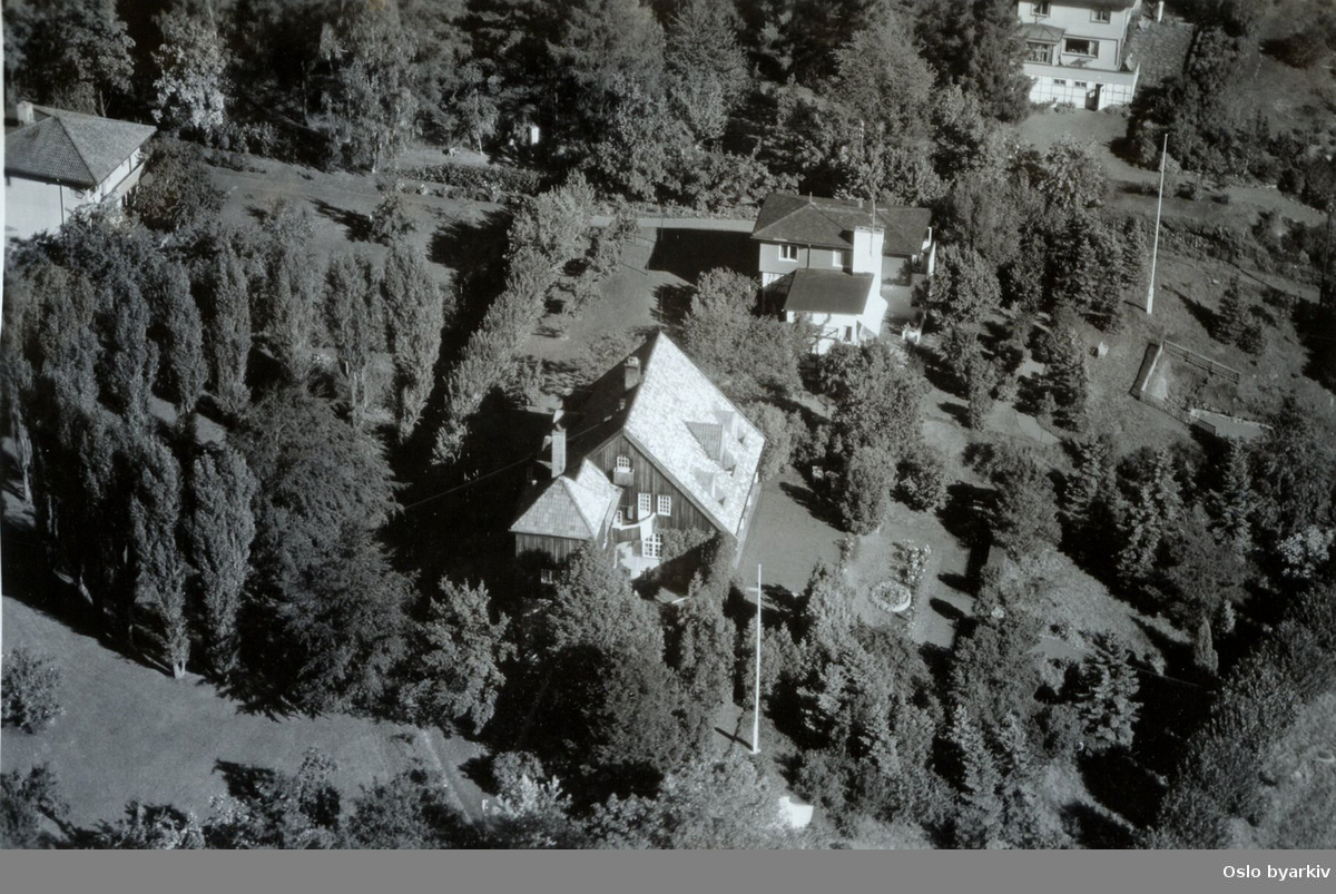 Eksteri√∏r av villa (Flyfoto) 20. september 1950...Herbernstrand p√• Bygd√∏y.