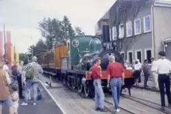 Nyrestaurert damplokomotiv 2a nr. 17 med karettog vises for 