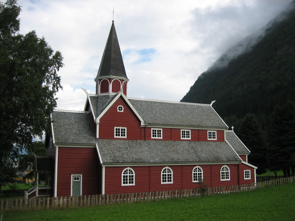 Ortnevik kyrkje