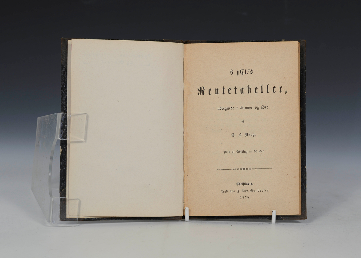 Prot: Berg, C.F. 6 p St's Rentetabeller, udregnede i Kroner og Øre. Chr.a. 1875 72 s. 8 Leretsbd.