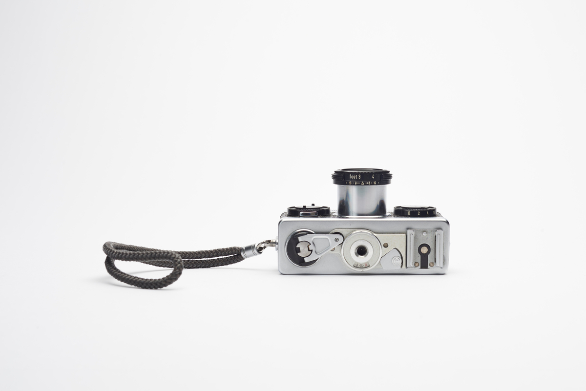 Rollei 35 er et småbildekamera produsert 1966-74, eid og brukt av kong Olav.