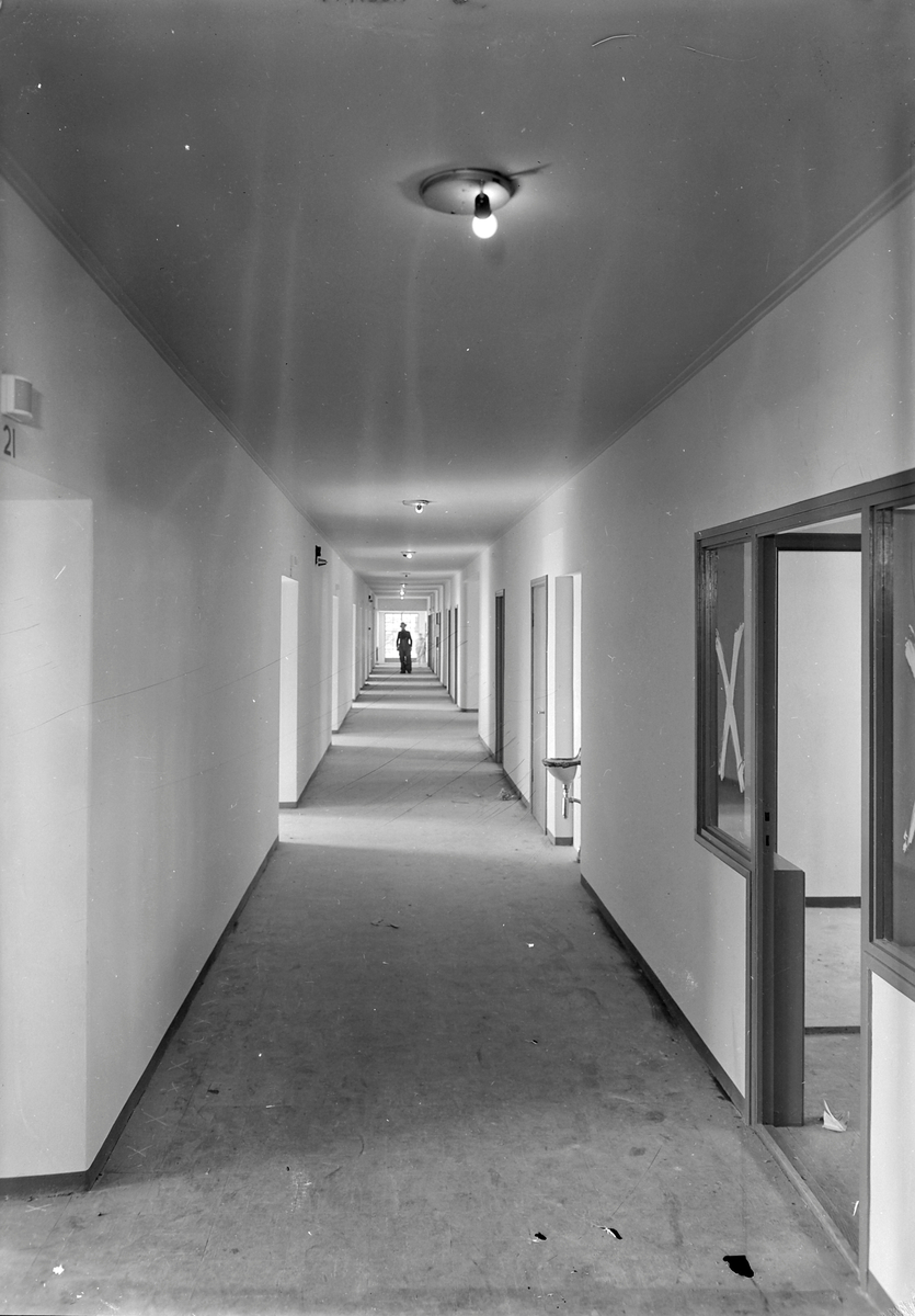 Forskjellige interiørbilder fra Huakåsen sykehus, før interiøret var ferdig.