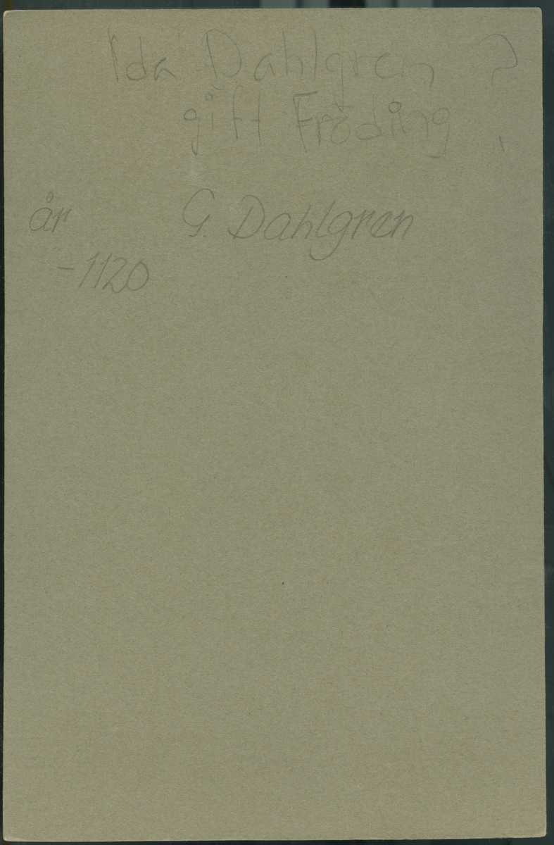På kuvertet står följande information sammanställd vid museets första genomgång av materialet: Ida Dahlgren gift Fröding