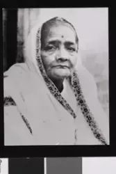 Fru Kasturbaj Gandhi var sin manns trofaste medarbeider, klo