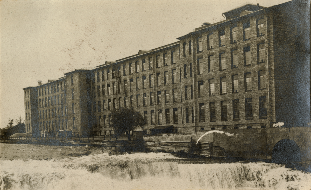 Text i fotoalbum: "Kränholms fabriker."