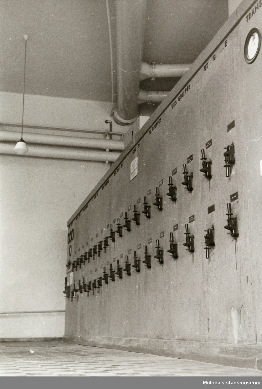 Elcentralen i källaren på Göteborgs Jästfabrik i Krokslätt, Mölndal, år 1972-1973.