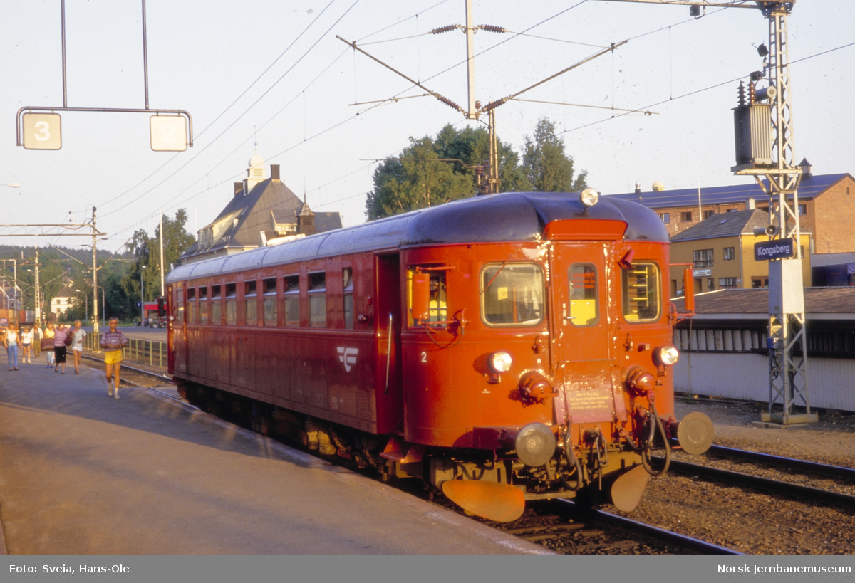 Dieselmotorvogn BM 86 27 på Kongsberg stasjon