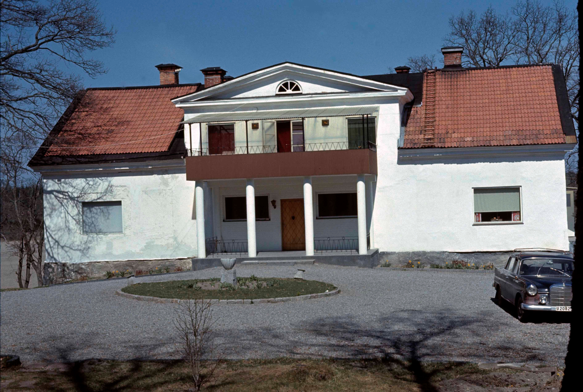 Önsta församlingsgård på Önstavägen 14 i Västerås