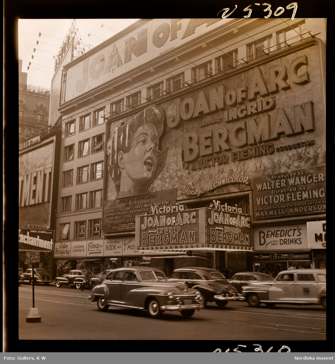 1690 New York allmänt (N.Y. Herald Tribune). Reklam/ annonsering på biograf Victoria för filmen "Joan of Arc" med Ingrid Bergman i huvudrollen.