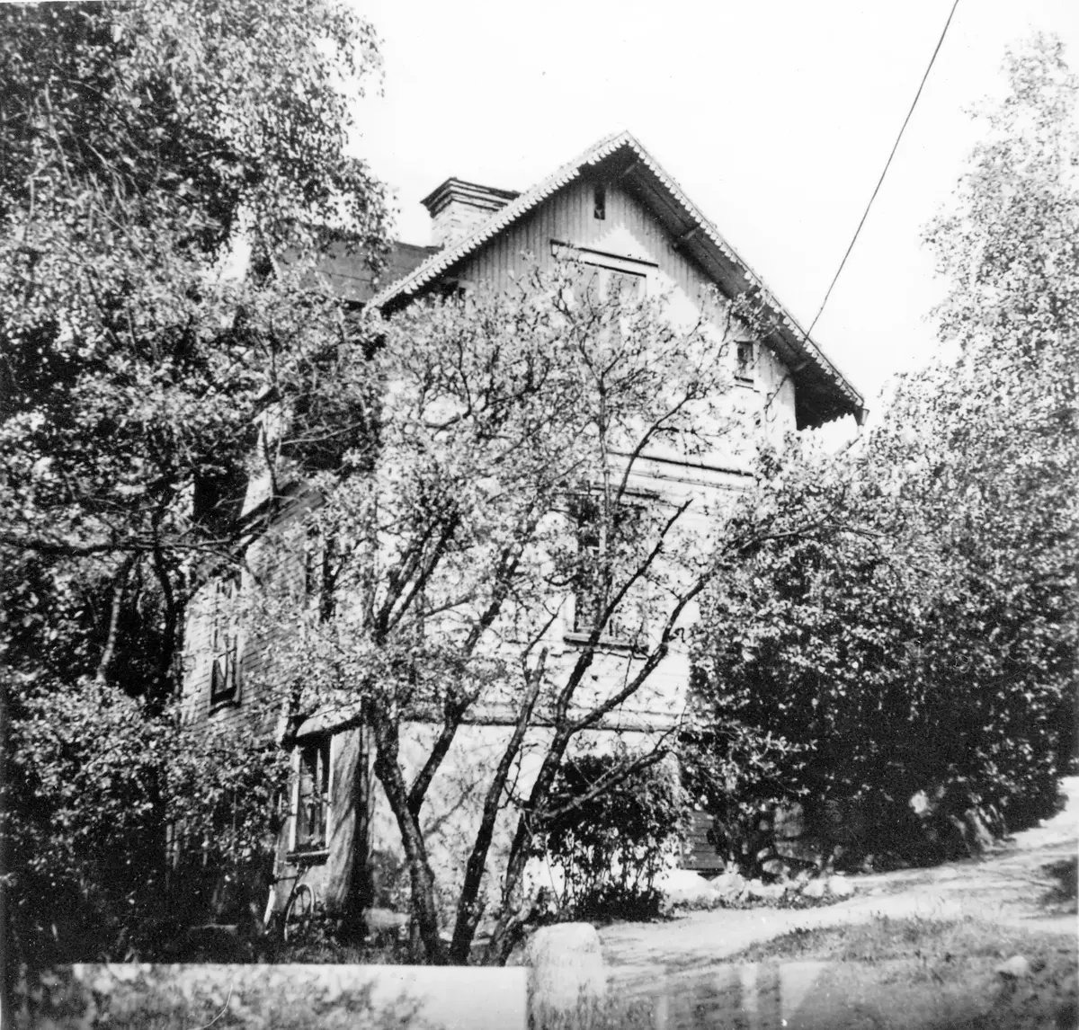 Årstaskog omkring 1950. I detta hus föddes Ingrid Landströms bror 1906. Karlsborg?