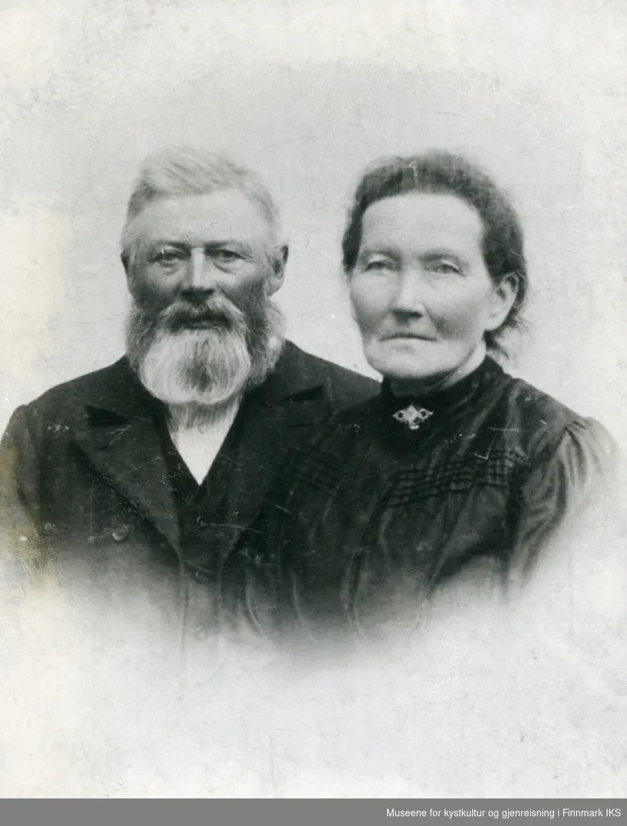 Portrett av ekteparet Johan Iver (1840-1914) og Randine (Randi) Løkke (1842-1923).